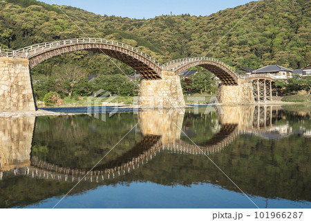 山口県岩国市にある錦帯橋 山口県岩国市にある錦帯橋 101966287