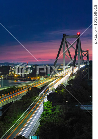 福岡・山口県/光跡が美しい 関門橋の夜景（和布刈公園・めかり公園） 101969018