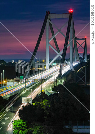 福岡・山口県/光跡が美しい 関門橋の夜景(和布刈公園・めかり公園) 福岡・山口県/光跡が美しい 関門橋の夜景(和布刈公園・めかり公園) 101969019