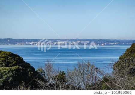 晴れ渡った浜名湖サービスエリアから浜名湖一望(静岡県浜松市) 晴れ渡った浜名湖サービスエリアから浜名湖一望(静岡県浜松市) 101969066