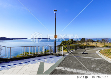 晴れ渡った浜名湖サービスエリアから浜名湖一望(静岡県浜松市) 晴れ渡った浜名湖サービスエリアから浜名湖一望(静岡県浜松市) 101969067