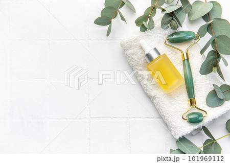 Spa treatment concept. natural spa cosmetics products with eucalyptus oil, massage jade roller 101969112
