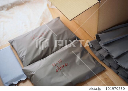 箱詰め前の商品 101970230