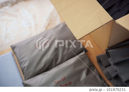 箱詰め前の商品 101970231