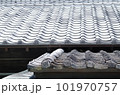 日本家屋の瓦屋根 101970757
