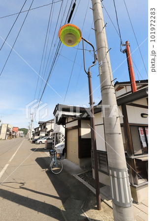 岩手 遠野 レトロな商店街と昭和レトロな街灯の写真素材 [101972283] - PIXTA