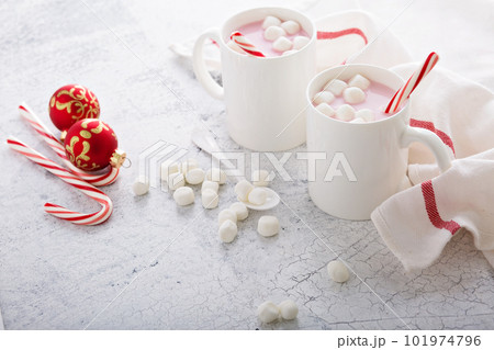 Peppermint hot chocolate with candy canes Peppermint hot chocolate with candy canes 101974796