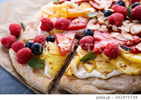 Grilled fruit pizza with honey 101975739