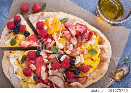 Grilled fruit pizza with honey Grilled fruit pizza with honey 101975740