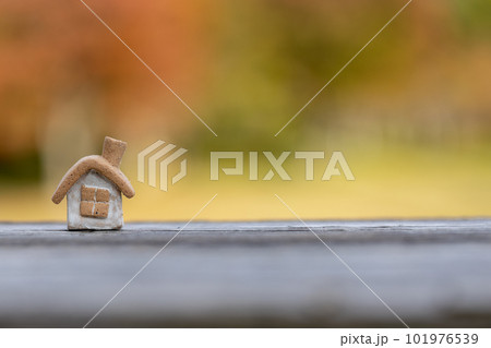 素焼き陶器の小さなかわいいおうち 素焼き陶器の小さなかわいいおうち 101976539