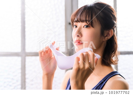 マスクの女性 マスクの女性 101977702