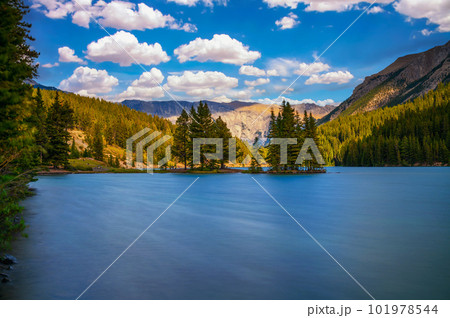 Two Jack Lake in Banff National Park, Canada 101978544