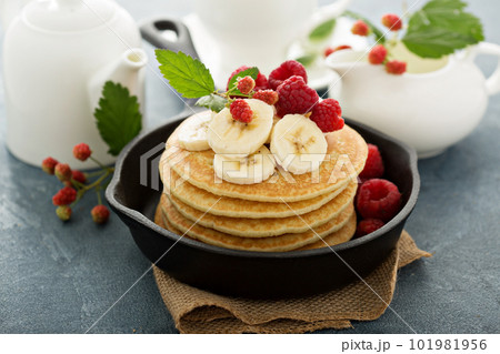 Fluffy buttermilk pancakes with bananas 101981956