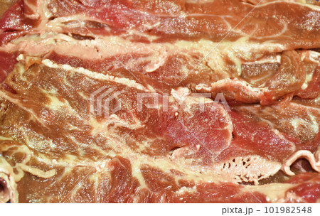 slice beef shank raw food arranging on plate isolated in white background slice beef shank raw food arranging on plate isolated in white background 101982548