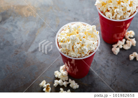 Popcorn in red cups 101982658