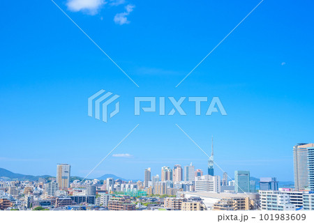 唐人町・大濠公園方面から望む早良区百道浜、地行浜、福岡タワー一帯 2022秋朝 唐人町・大濠公園方面から望む早良区百道浜、地行浜、福岡タワー一帯 2022秋朝 101983609