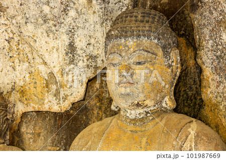 臼杵石仏 中尊阿弥陀如来像 101987669