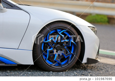 駐車場のスポーツカー 101987690