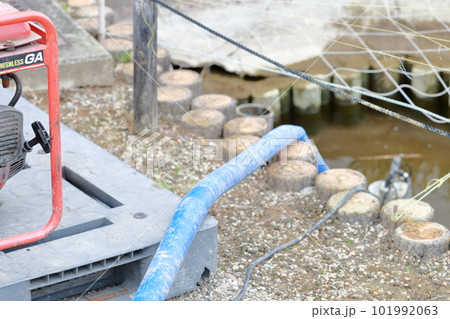 水の給水排水作業 水の給水排水作業 101992063