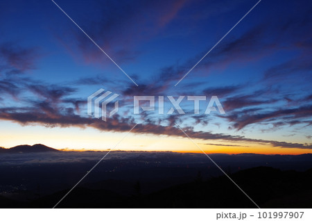 道の駅　美ヶ原高原からの日の出前の展望 101997907