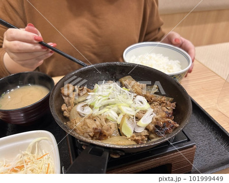 鉄板牛焼肉定食 鉄板牛焼肉定食 101999449