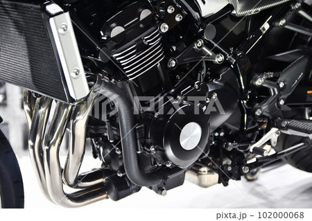 日本製の大型バイクのエンジン 102000068