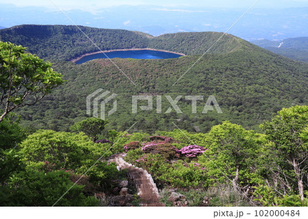 階段が続く大浪池の登山道 102000484