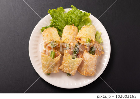 ベーコンアスパラチーズ巻き　(餃子の皮) 102002165