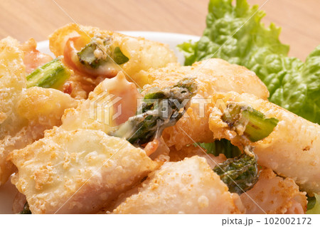 ベーコンアスパラチーズ巻き (餃子の皮) ベーコンアスパラチーズ巻き (餃子の皮) 102002172
