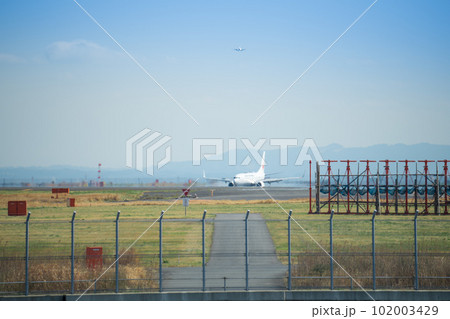 【京浜島緑道公園から見たA滑走路16Rに着陸後タキシング】 102003429