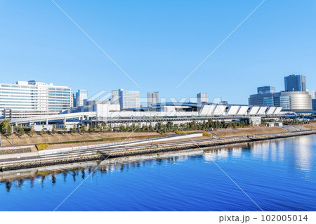 東京都江東区 各地から集められた様々な青果を取り扱う豊洲市場青果棟 東京都江東区 各地から集められた様々な青果を取り扱う豊洲市場青果棟 102005014