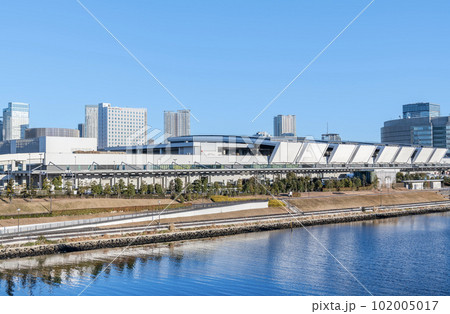 東京都江東区 各地から集められた様々な青果を取り扱う豊洲市場青果棟 東京都江東区 各地から集められた様々な青果を取り扱う豊洲市場青果棟 102005017