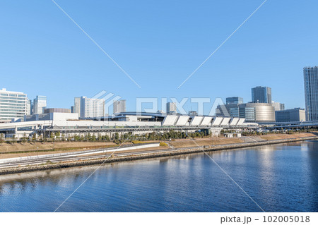 東京都江東区 各地から集められた様々な青果を取り扱う豊洲市場青果棟 東京都江東区 各地から集められた様々な青果を取り扱う豊洲市場青果棟 102005018