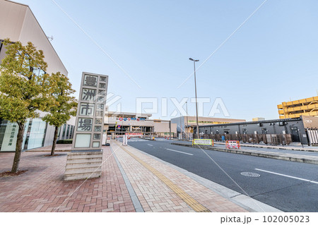 東京都江東区 各地から集められた様々な青果を取り扱う豊洲市場青果棟 東京都江東区 各地から集められた様々な青果を取り扱う豊洲市場青果棟 102005023