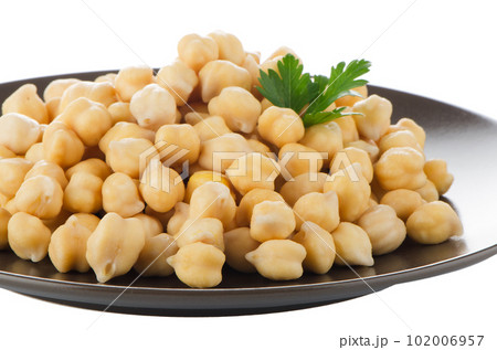 Chickpeas in a brown plate Chickpeas in a brown plate 102006957