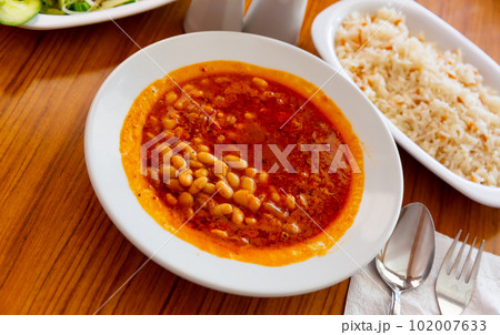 Traditional Turkish stewed bean dish Kuru fasulye 102007633