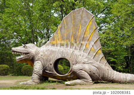 公園の恐竜 102008381