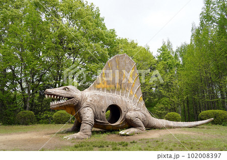 公園の恐竜 102008397