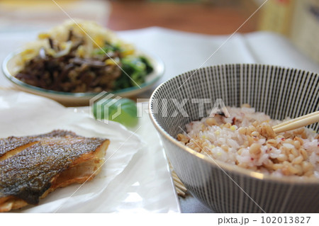 Korean traditional healthy food and wellness meal Korean traditional healthy food and wellness meal 102013827