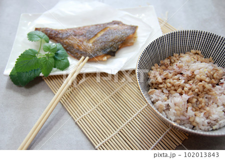 Korean traditional healthy food and wellness meal Korean traditional healthy food and wellness meal 102013843