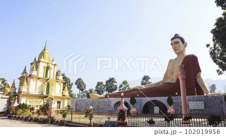 Statue of relaxing Budhha in the Meditation Centre of Dungeshwari, Gaya, Bihar.. Statue of relaxing Budhha in the Meditation Centre of Dungeshwari, Gaya, Bihar.. 102019956