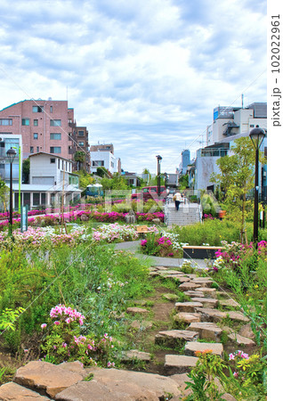 下北沢から世田谷代田駅間の新規開発エリア、下北沢駅南西口の風景 下北沢から世田谷代田駅間の新規開発エリア、下北沢駅南西口の風景 102022961