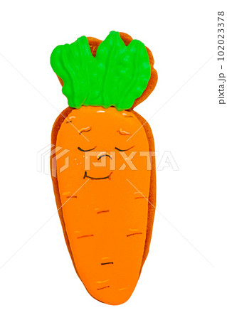 Gingerbread in the form of a carrot. Delicious homemade gingerbread isolated on white. Gingerbread in the form of a carrot. Delicious homemade gingerbread isolated on white. 102023378