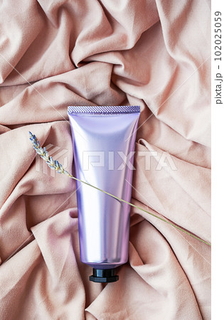 Cosmetic tube pack design. Mock up skin care beauty product. 102025059