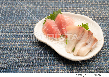 マグロとブリの刺身 102026988