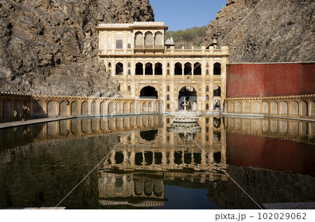 Zanana Kund, Ladies Pool, situated in the premises of Galtaji Mandir, is an ancient Hindu pilgrimage, Jaipur, Rajasthan, India Zanana Kund, Ladies Pool, situated in the premises of Galtaji Mandir, is an ancient Hindu pilgrimage, Jaipur, Rajasthan, India 102029062