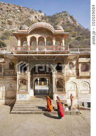 Entrance and exteriors of Shri Sitaramji Mandir, situated in the premises of Galtaji Mandir, built within a mountain pass in the Aravalli Hills in early 15th century, Jaipur, Rajasthan, India 102029084