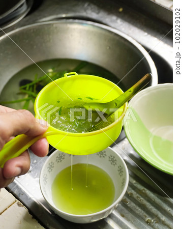 Filter for Aloe vera gel, Homemade herbal skin care 102029102