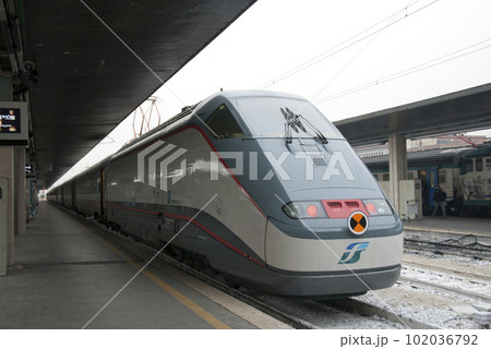 トレニタリア ETR500形（ベネチア・サンタ・ルチーア駅） 102036792