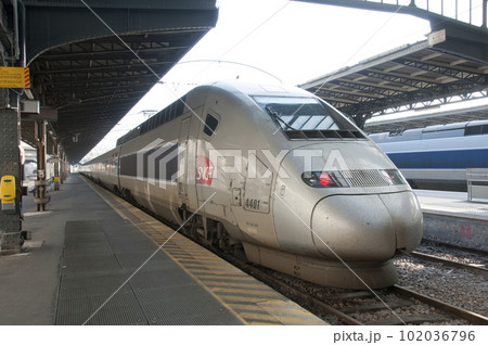 TGV（パリ東駅） 102036796